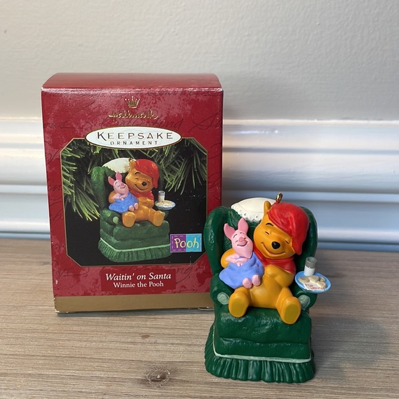 1997 HALLMARK Keepsake Disney Winnie the Pooh Collection Christmas Ornament - Picture 1 of 9